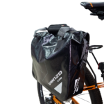 BOLSA TRASERA, 100% IMPERMEABLE.